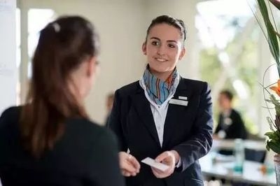 女生適合學(xué)習(xí)酒店管理專業(yè)嗎？全面解析職業(yè)前景與個(gè)人發(fā)展